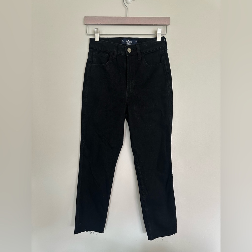 Hollister Ultra High-Rise Mom Jean – 00S – EUC - Picture 2 of 8
